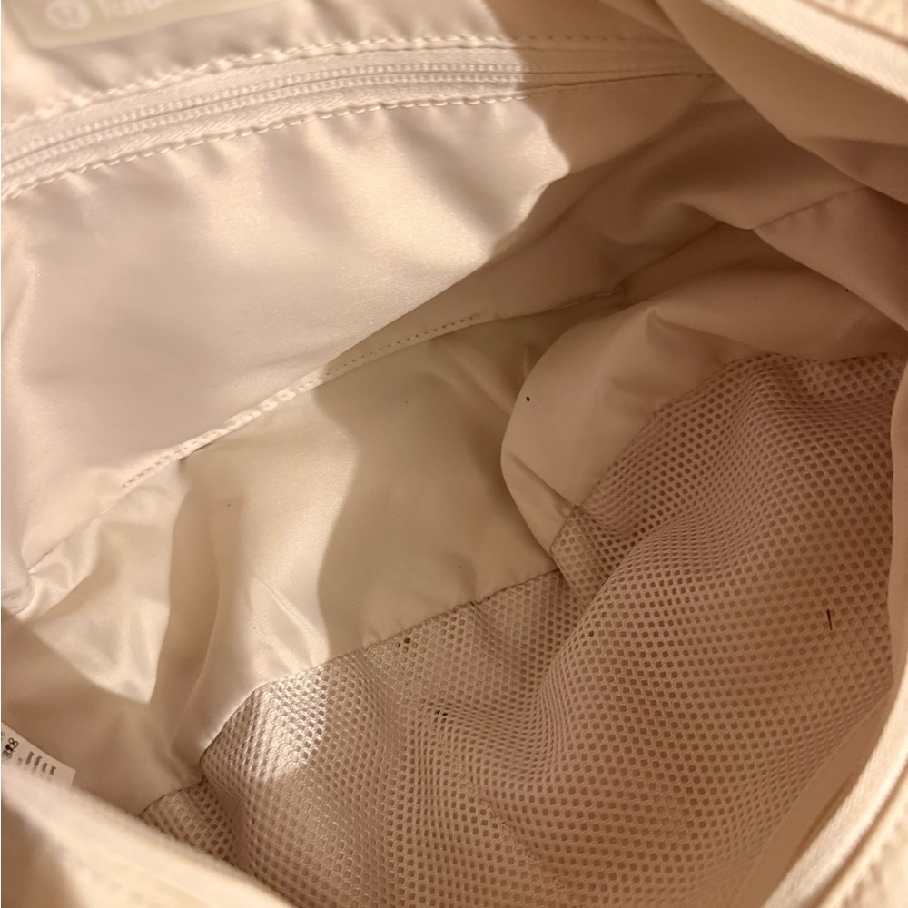 Lululemon Slouchy Sling Bag 6L. Excellent used condition. - Picture 9 of 10